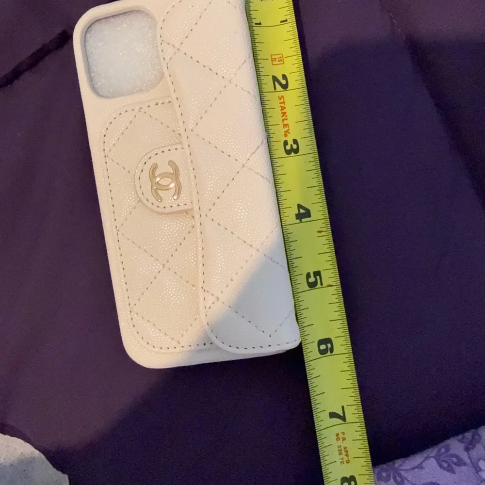 Cream Quilted Phone Case - Picture 4 of 5
